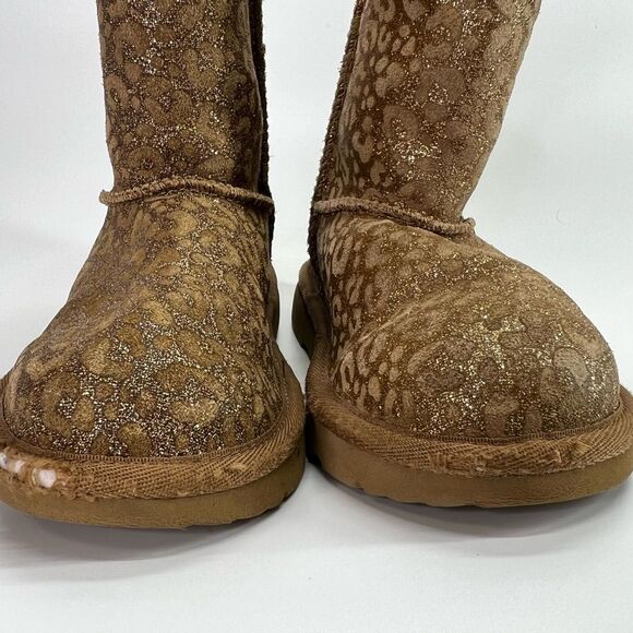 UGG Classic II Kids Glitter Leopard Boots Chestnut 13 - Picture 5 of 14